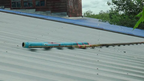 ชาวยโสธร ไม่ละสายตาจากท้องฟ้า ห่วงหลังคาบ้านโดนบั้งไฟตกใส่เสียหาย