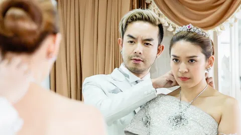 ส่องคู่รักนักร้อง กวาง-น้ำหวาน ควงกันลองชุดแต่งงานสุดหวานเว่อร์