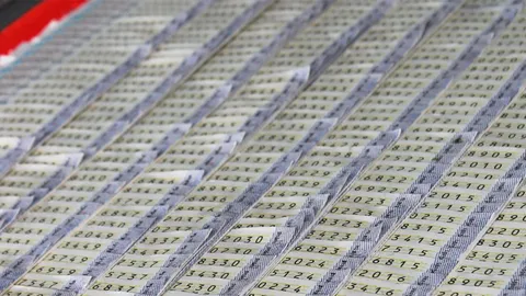 กองสลากขู่ฟอดๆจับลอตเตอรี่แพง