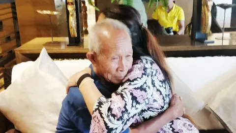 อดีตเด็กกำพร้าคนไทย ไปโตในสหรัฐฯ ตามเจอครอบครัวที่พลัดพรากนาน 40 ปี