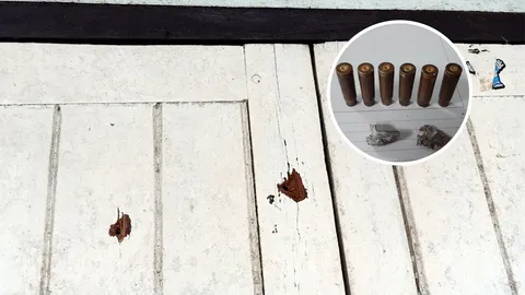 รัวยิงอาก้าใส่บ้านลุงกรีดยาง หลานฟุบหมอบหลบห่ากระสุน รอดตายหวุดหวิด