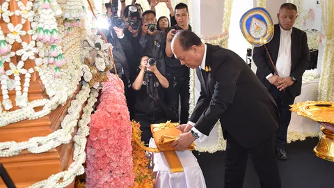 บิ๊กป๊อก เป็นประธานพิธีฌาปนกิจ "กำนันเป๊าะ" คนแห่ร่วมกว่า 3หมื่นคน