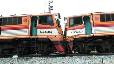 ระทึก สัญญาณขัดข้อง หัวรถจักรสถานีแก่งคอย พุ่งชนกันเอง บาดเจ็บ 3 ราย