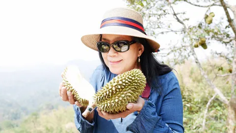 นั่งรถไฟ ไปกินทุเรียน "ลับแล"