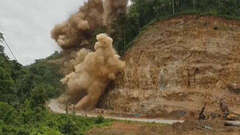 ปิดตำนาน ภูเขาผาระกา ทางหลวงระเบิดกระจุย ขยายถนนตาก-แม่สอดเป็น 4 ช่อง