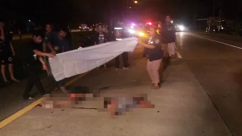 สยองเมืองสุพรรณ ผู้เฒ่าสติไม่ดีวิ่งตัดหน้ารถ ชนขาด 2 ท่อนดับกลางถนน