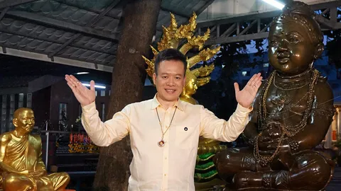 "หมอลักษณ์เบิกอรุณ" พาดู ของดีที่ "วัดศาลาลอย"