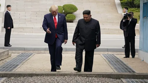 ก้าวข้ามเส้นแบ่งแดน