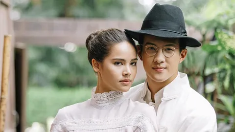 ในจอ ญาญ่า กำลังฟิน อยู่กับ เจมส์ มาร์ แต่นอกจอบินไปเที่ยวกับ ณเดชน์ สวีตกว่าอีก