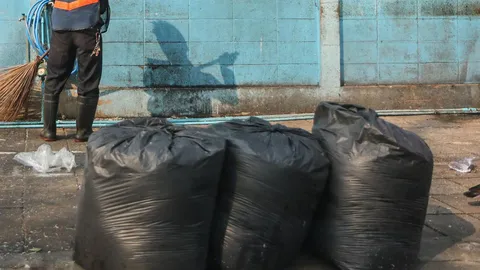 ชาวบ้านเดือดร้อน รถเก็บขยะของ อบต.บางแก้ว ไม่เก็บขยะที่เป็นกิ่งไม้ ใบไม้