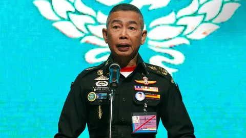 “บิ๊กแดง” สั่งกำลังพลเตรียมรับมือพายุโซนร้อน “มูน” พร้อมช่วยเหลือทันท่วงที