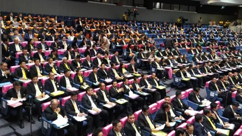 สภาฯ เข้ม แต่งกายตามสากล"เครื่องแบบสมาชิกรัฐสภา ชุดพระราชทาน"เท่านั้น