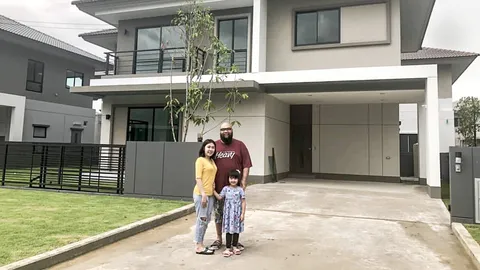 กอล์ฟ ฟักกลิ้งฮีโร่ ซื้อบ้านใหม่หลังใหญ่ให้ น้องชูใจ ยอมมีหนี้เพื่อลูก