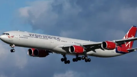 ผู้โดยสารหัวใจจะวาย นาทีไฟไหม้บนเครื่องบินเวอร์จิน ต้องลงจอดฉุกเฉิน