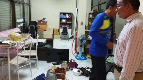  โจรงัดบ้านที่แม่สอด ลักกระเป๋าแบรนด์เนมกับข้าวสาร คาดวัยรุ่นเมียนมา