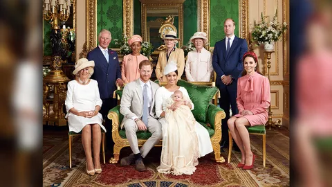 อบอุ่น-งดงาม เจ้าชายแฮร์รี่ เมแกน สุดปีติ โอรสอาร์ชีเข้าพิธีรับศีลจุ่ม