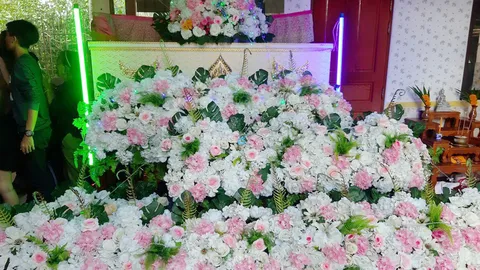 สุดเศร้า รดน้ำศพ "น้องลิ้นจี่" พ่อยังทำใจไม่ได้ ทำงานได้วันเดียว ก็มาจบชีวิต