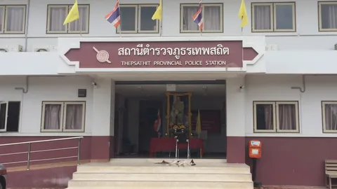 ตร.ชัยภูมิ ถือหมายจับล็อกตัว ผอ.อตร.ในคดีข่มขืนสาว16กับแม่ สอบเครียด