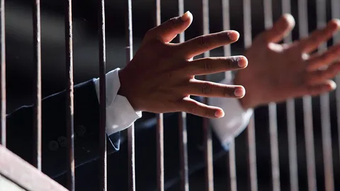 จำคุก-อาจารย์นิด้า มีความผิดม.157 แกล้งนักศึกษา ดึงวิทยานิพนธ์ จนเรียนไม่จบ!