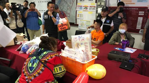 ดส.จับพ่อค้า แม่ค้าลูกโป่งอัด “แก๊สหัวเราะ” ขายเกลื่อนถนนข้าวสาร