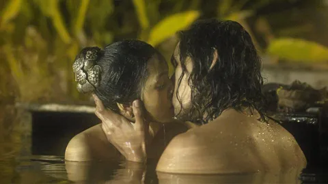 "วิว-บีลรู้" บรรยากาศเป็นใจ เลิฟซีนกลางคลอง