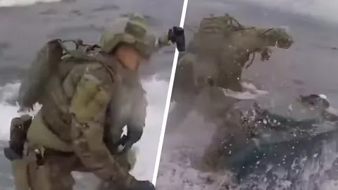 ยิ่งกว่าในหนัง นาทีทหารยามฝั่งสหรัฐฯโดดขึ้นเรือดำน้ำ สกัดขนโคเคนมหาศาล (คลิป)