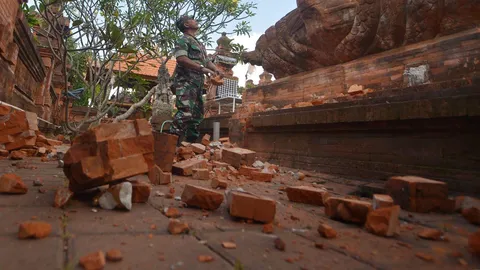 นักท่องเที่ยวสุดตระหนก แผ่นดินไหวรุนแรง 6.1 เขย่าเกาะบาหลี 