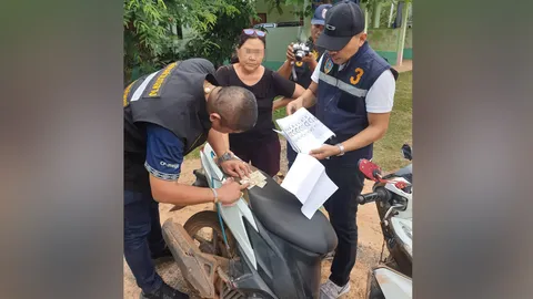 ล่อซื้อค้ากามเด็กสาวใจแตก รวบเจ๊ดา แม่เล้าแสบ ให้ยาบ้าเป็นค่าตัว