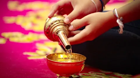 "อาจารย์ณัฐ" แนะวิธีพูด "กรวดน้ำ" ฉบับง่ายๆ ให้ถึงผู้ที่ล่วงลับไปแล้ว (คลิป)