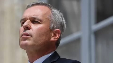 คนสนิทมาครงลาออกเซ่นใช้เงินรัฐจัดปาร์ตี้หรู