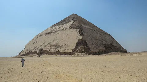 แหล่งโบราณคดีที่รูปทรงหักงอ