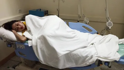 สาวงามวูบคากองเก็บตัวมิสไทยแลนด์เวิลด์ รีบหามส่ง รพ.ด่วน 