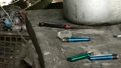 สาวแม่ลูกอ่อนป่วยซึมเศร้า เครียด ใช้มีดปักคอตัวเองหนีปัญหาชีวิต