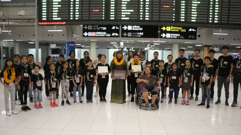 คณะนักเรียนไทยกลับบ้าน หลังคว้าเหรียญเงิน วงดนตรีประสานเสียงโลก 2019