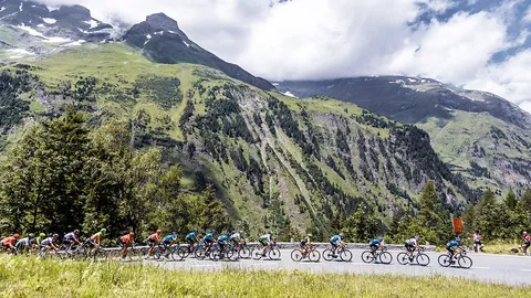 สระน้ำใหญ่ที่ความสูง 3,400 เมตรในเทือกเขาแอลป์