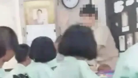 หงุดหงิด นอนดึก ตื่นเช้า ครูหัวร้อนกระชาก ตบนักเรียน รับผิดขอลาออก (คลิป)