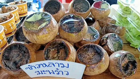 พร้าวหลาม..อีกของดีเมืองโอ่ง