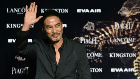 เยิ่น ต๊ะหัวออกโรงพยาบาลแล้ว หลังโดนชายบุกแทงบนเวทีที่จีน