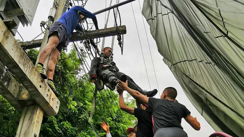 นร.พลร่ม อาการดีขึ้น พ่อรุดเยี่ยมถึง รพ.ตำรวจ เจ้าตัวบอกทนได้