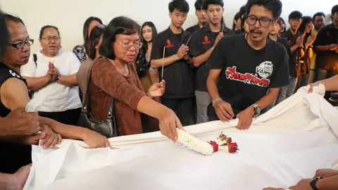 รุมฆ่า-จ้วงคอ ดับนักศึกษาปี1ม.ดัง