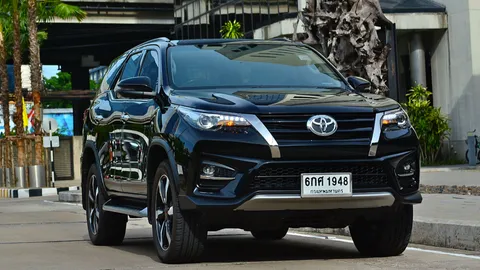 ทิ้งไม่เห็นฝุ่น! FORTUNER นำหาย PAJERO SPORT / MU-X ตามห่างยอดขาย 6 เดือน