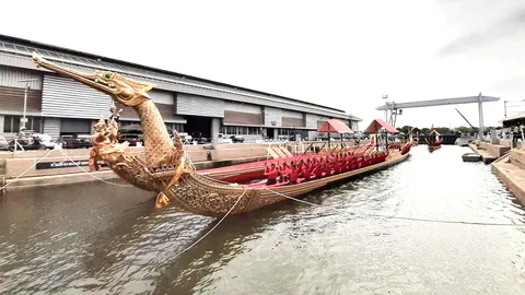 เชิญเรือพระที่นั่งอเนกชาติภุชงค์ มากรมอู่ทหารเรือ เพื่อเตรียมความพร้อม