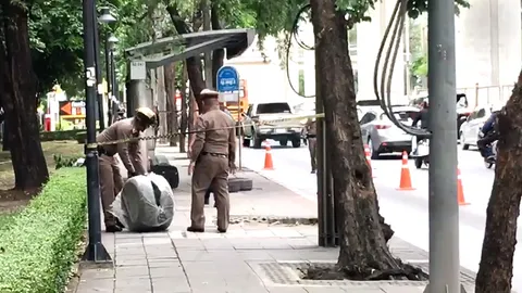 พบกระเป๋าต้องสงสัยตรงป้ายรถเมล์ โรงแรมมารวย ตร.บางเขนปิดพื้นที่แล้ว