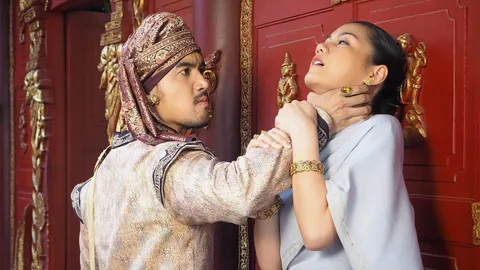 "อัทธ์" สายโหดบีบคอ "อิ๋ว" ตัวลอย ลั่นชีวิตจริงไม่เคยทำร้ายใคร