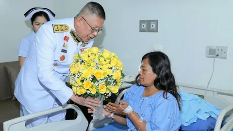 พระบาทสมเด็จพระเจ้าอยู่หัว และ สมเด็จพระนางเจ้าฯ พระบรมราชินี