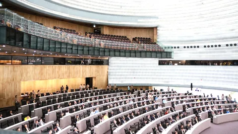 ประเดิมเปิดใช้งานแล้ว อาคารรัฐสภาใหม่ ใส่แมสก์กันฝุ่น ประชุม ส.ว. 