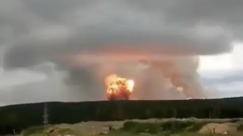 ไฟไหม้คลังกระสุนไซบีเรีย จนเกิดระเบิดครั้งใหญ่ดับ 1 อพยพคนนับหมื่น (คลิป)