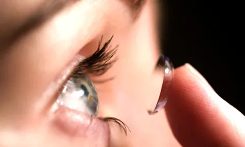 เตือนภัย... แฟชั่นคอนแทคเลนส์ ใส่เล่นสงกรานต์ เสี่ยงติดเชื้อโรค