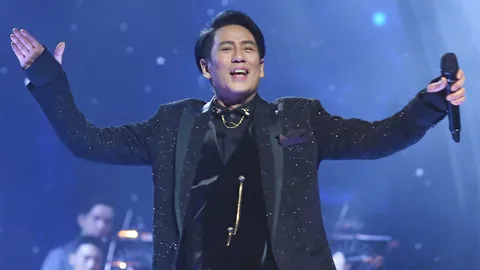 “เบิร์ด-ธงไชย” ร้องเพลงตามคำขอ “ซิงกิ้ง เบิร์ด” แฟนอิ่มสุขฟินน้ำตาซึม