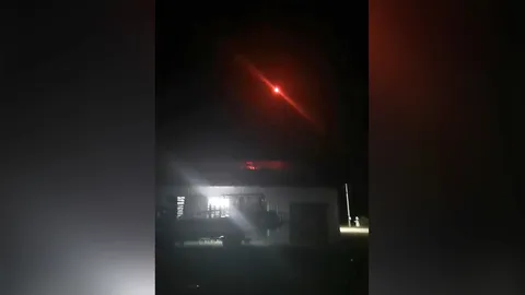 ชาวบ้านตะลึง ดวงไฟประหลาด ลอยเหนือหมู่บ้าน เชื่อลูกแก้วศักดิ์สิทธิ์